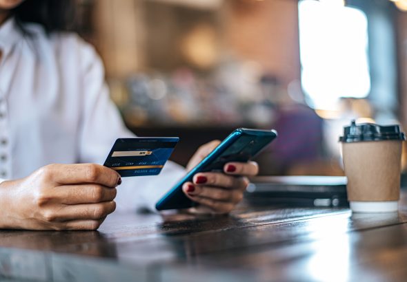 Pay for goods by credit card through a smartphone in a coffee sh