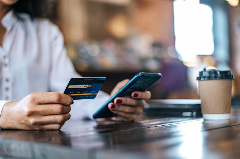 Pay for goods by credit card through a smartphone in a coffee sh
